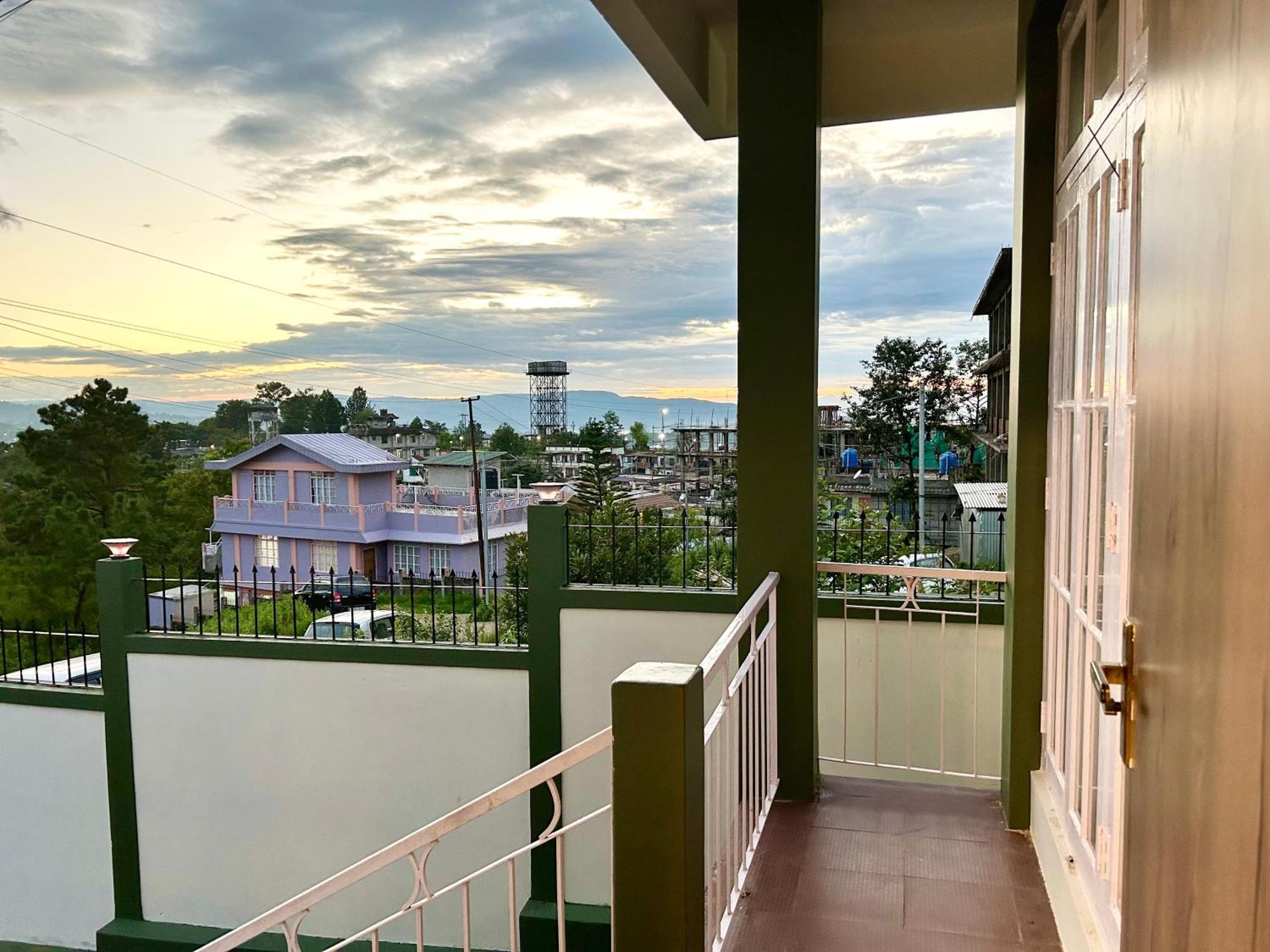 Yepplo Holiday Home - Complimentary Breakfast - 24 Hrs Caretaker & Power Backup Shillong Ngoại thất bức ảnh