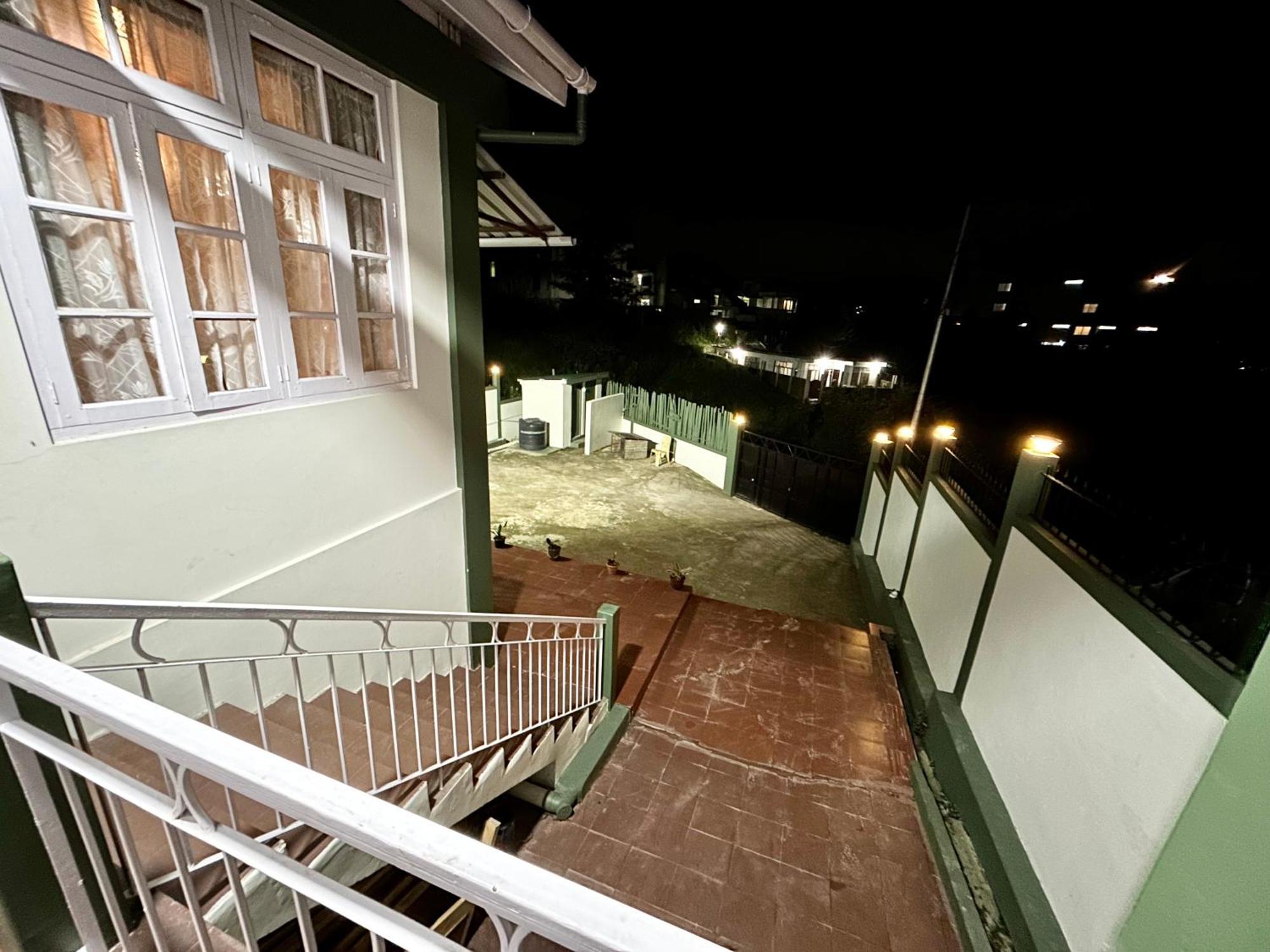 Yepplo Holiday Home - Complimentary Breakfast - 24 Hrs Caretaker & Power Backup Shillong Ngoại thất bức ảnh