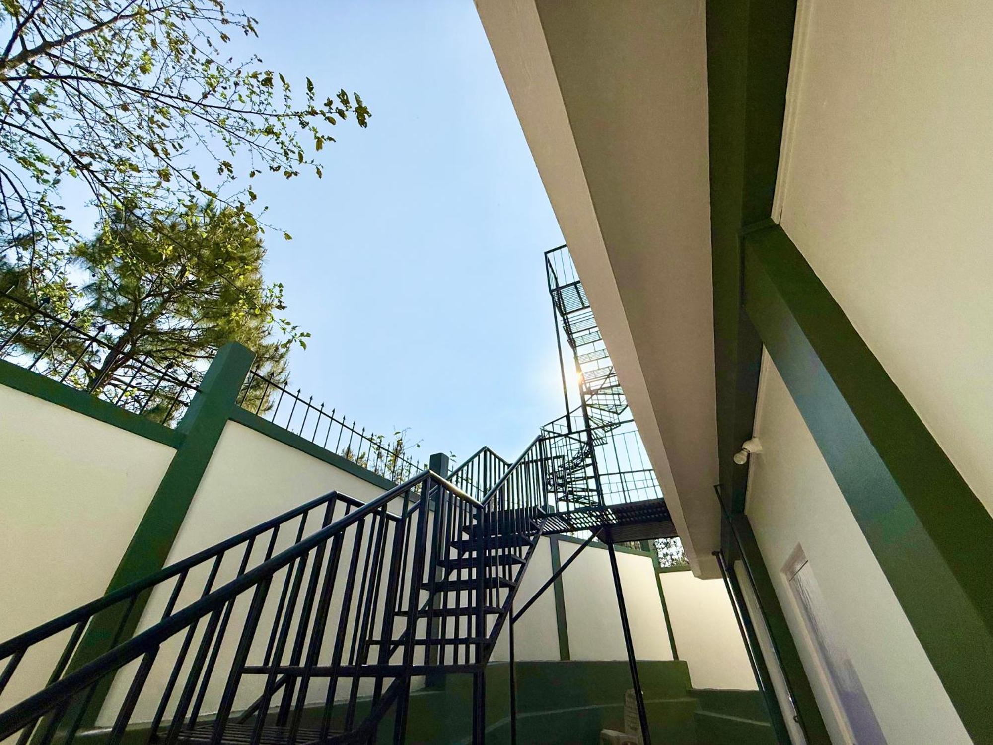 Yepplo Holiday Home - Complimentary Breakfast - 24 Hrs Caretaker & Power Backup Shillong Ngoại thất bức ảnh