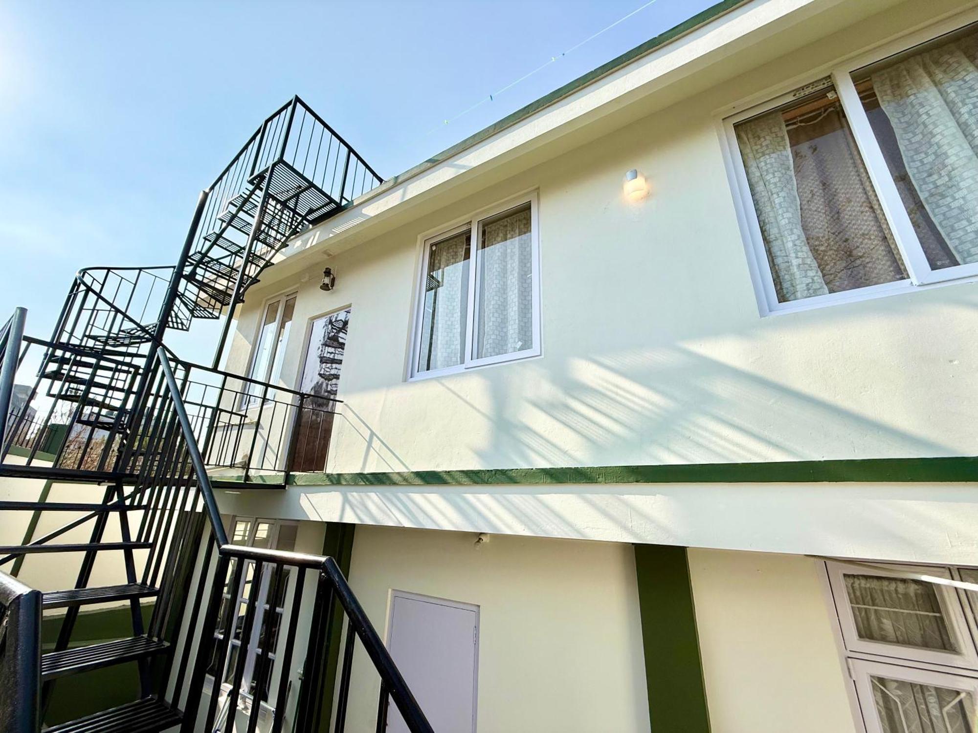 Yepplo Holiday Home - Complimentary Breakfast - 24 Hrs Caretaker & Power Backup Shillong Ngoại thất bức ảnh